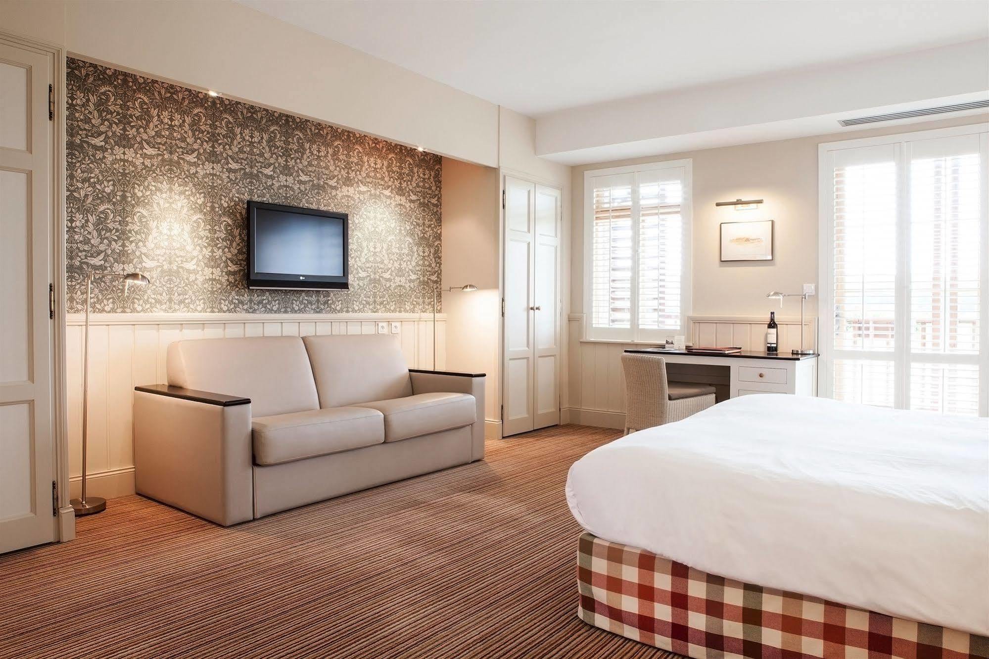 Hotel Relais Des Vigiers 4*